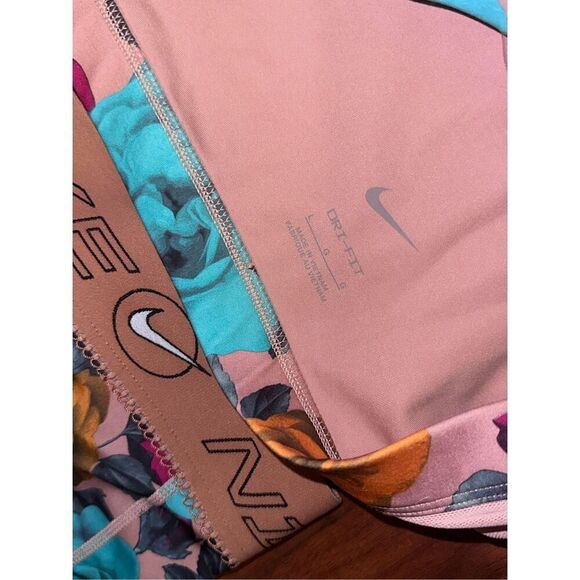GREAT CONDITION WOMEN 2 piece NIKE Women's Icon Clash Mid-Rise leggings and NIKE - Picture 12 of 15